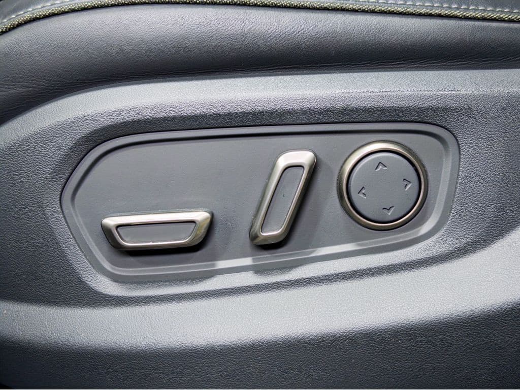 2023 Rivian R1T view 6