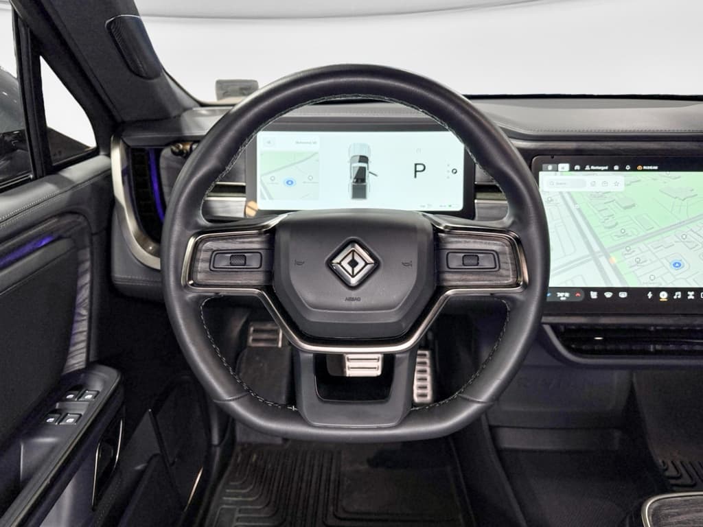 2023 Rivian R1T view 7