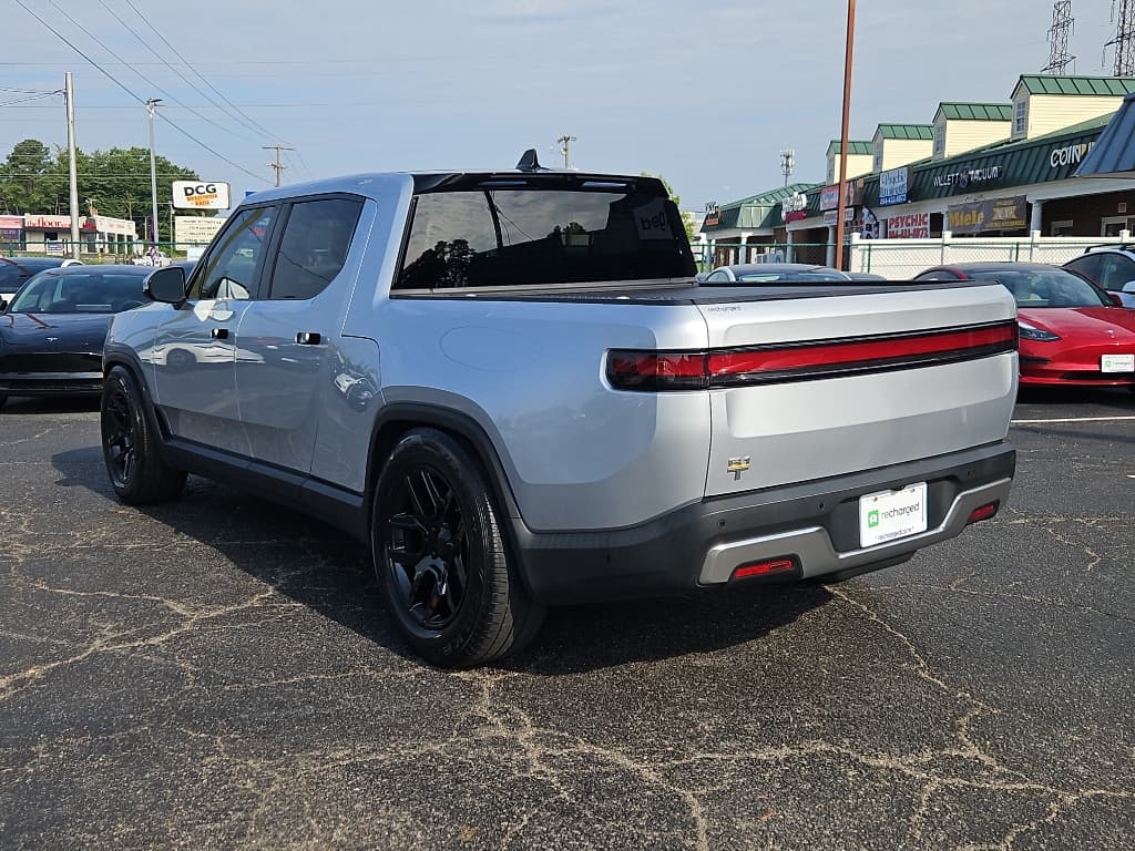 2023 Rivian R1T view 5