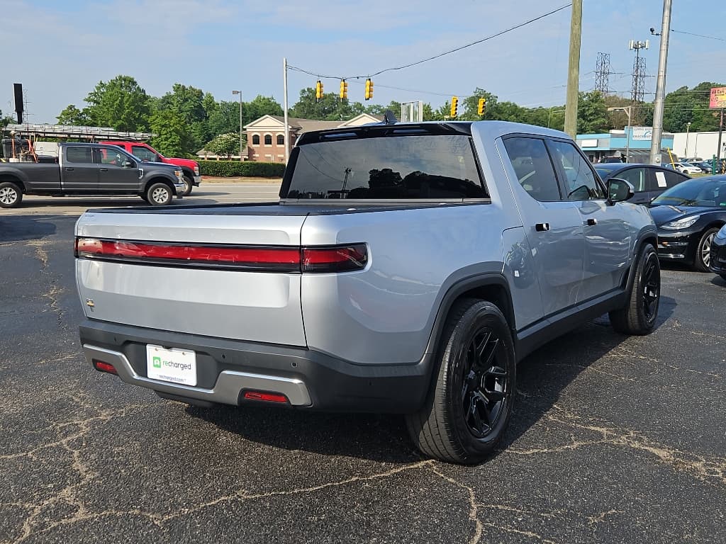 2023 Rivian R1T view 6