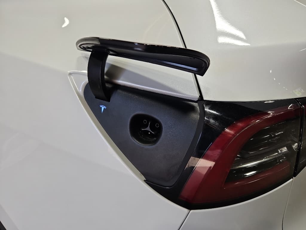 2022 Tesla Model Y view 5