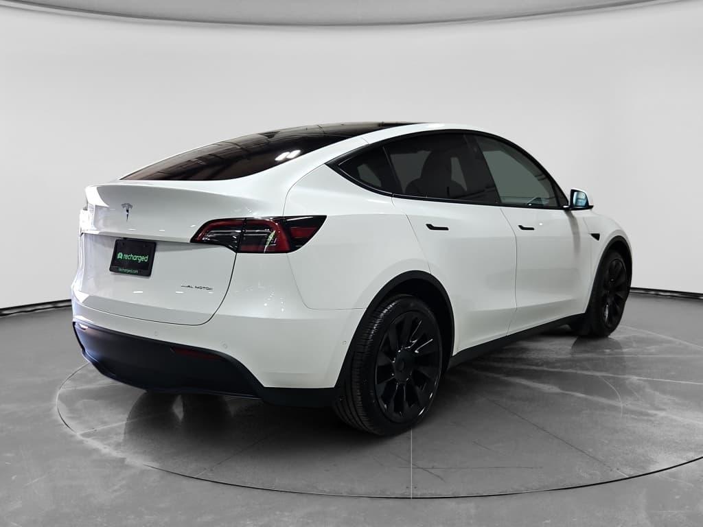2022 Tesla Model Y view 3