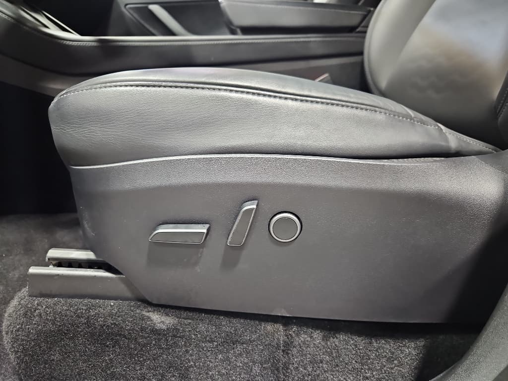 2022 Tesla Model Y view 7