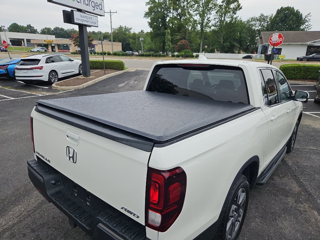 2017 Honda Ridgeline view 6