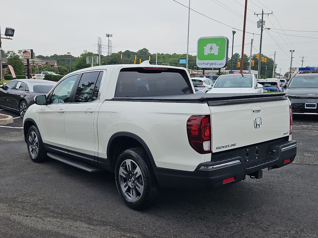 2017 Honda Ridgeline view 2