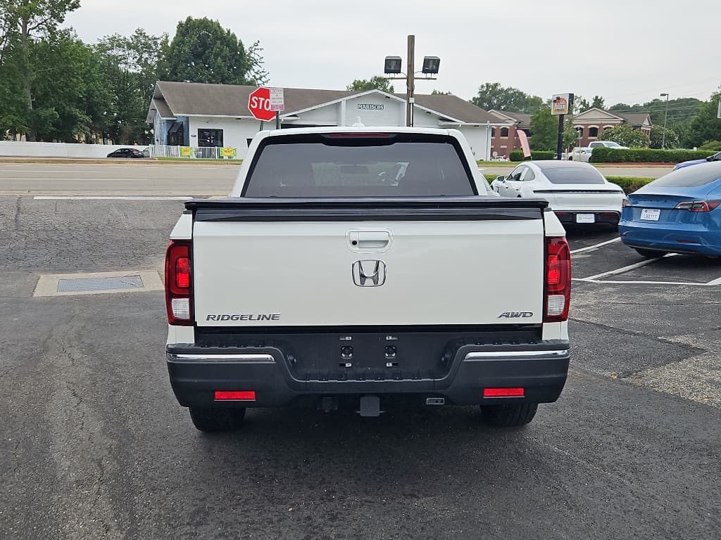 2017 Honda Ridgeline view 3