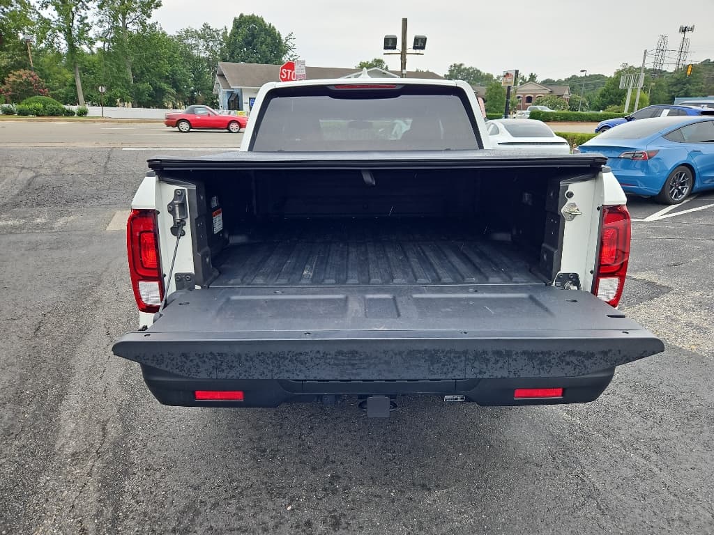 2017 Honda Ridgeline view 5