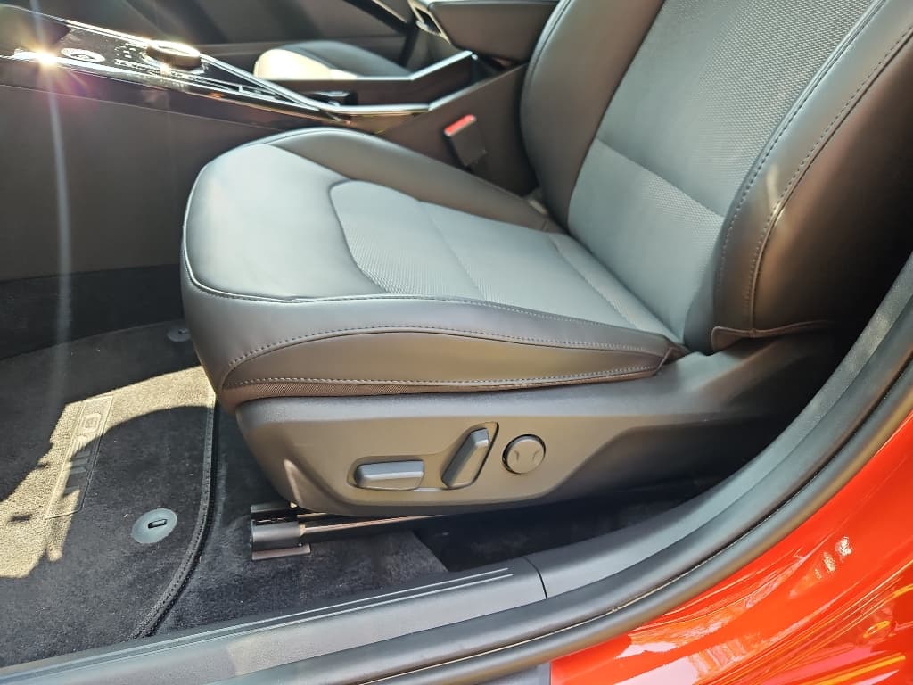 2023 Kia Niro EV view 7