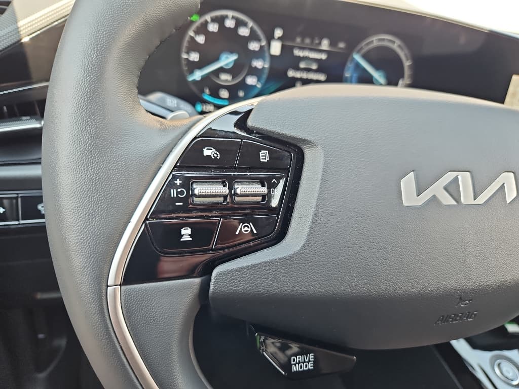 2023 Kia Niro EV view 9