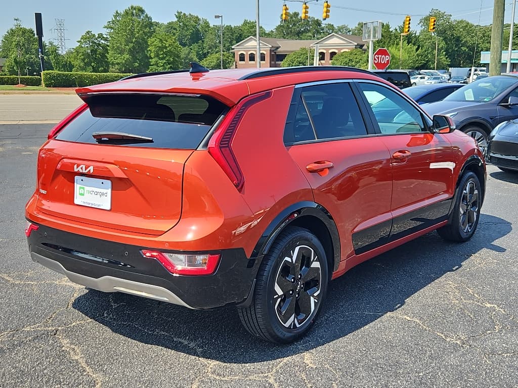 2023 Kia Niro EV view 3