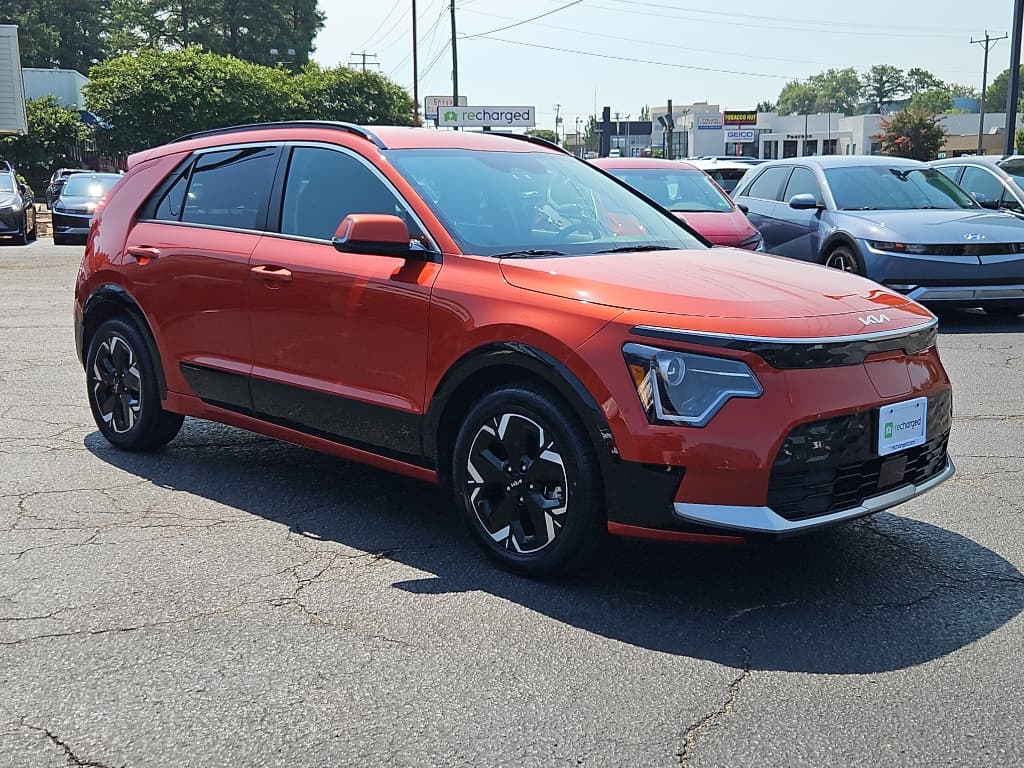2023 Kia Niro EV view 4