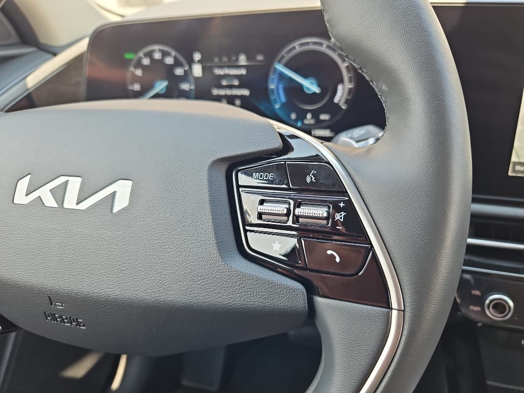 2023 Kia Niro EV view 10