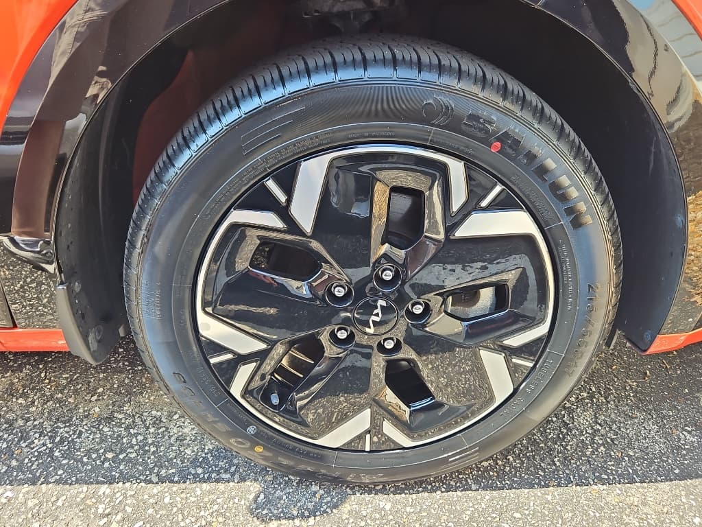 2023 Kia Niro EV view 33