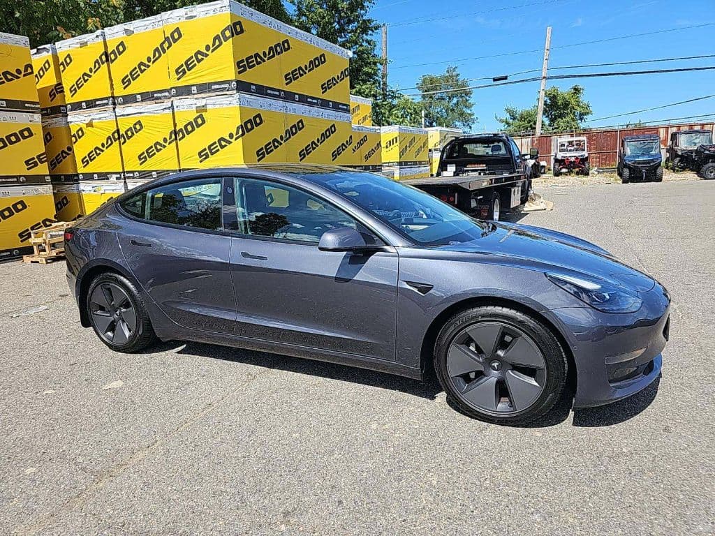 2021 Tesla Model 3 view 4