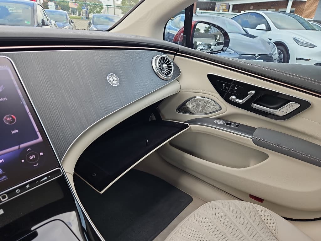 2022 Mercedes-Benz EQS view 20