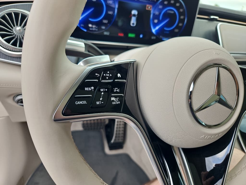 2022 Mercedes-Benz EQS view 9