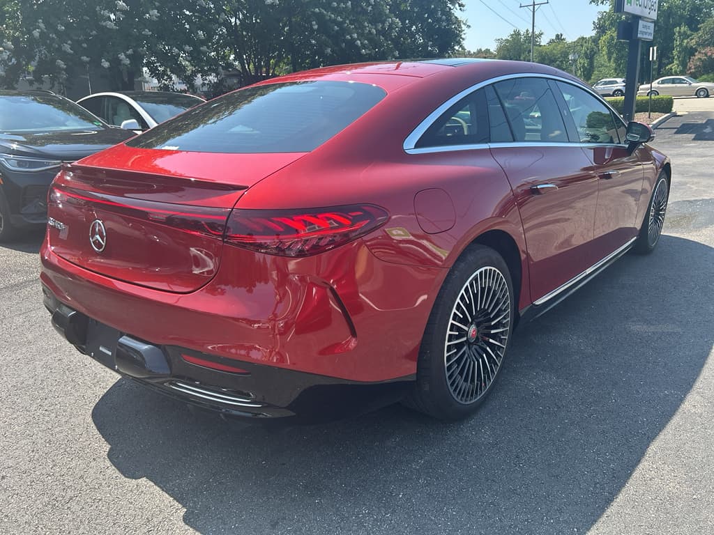 2022 Mercedes-Benz EQS view 3