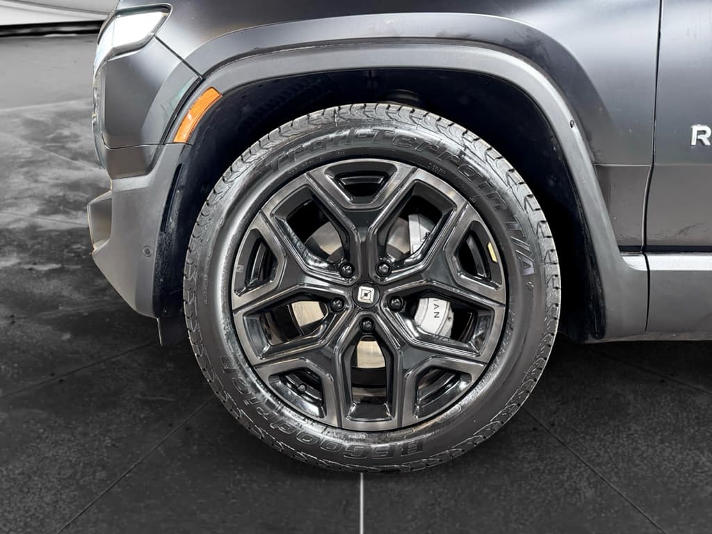 2023 Rivian R1S view 31