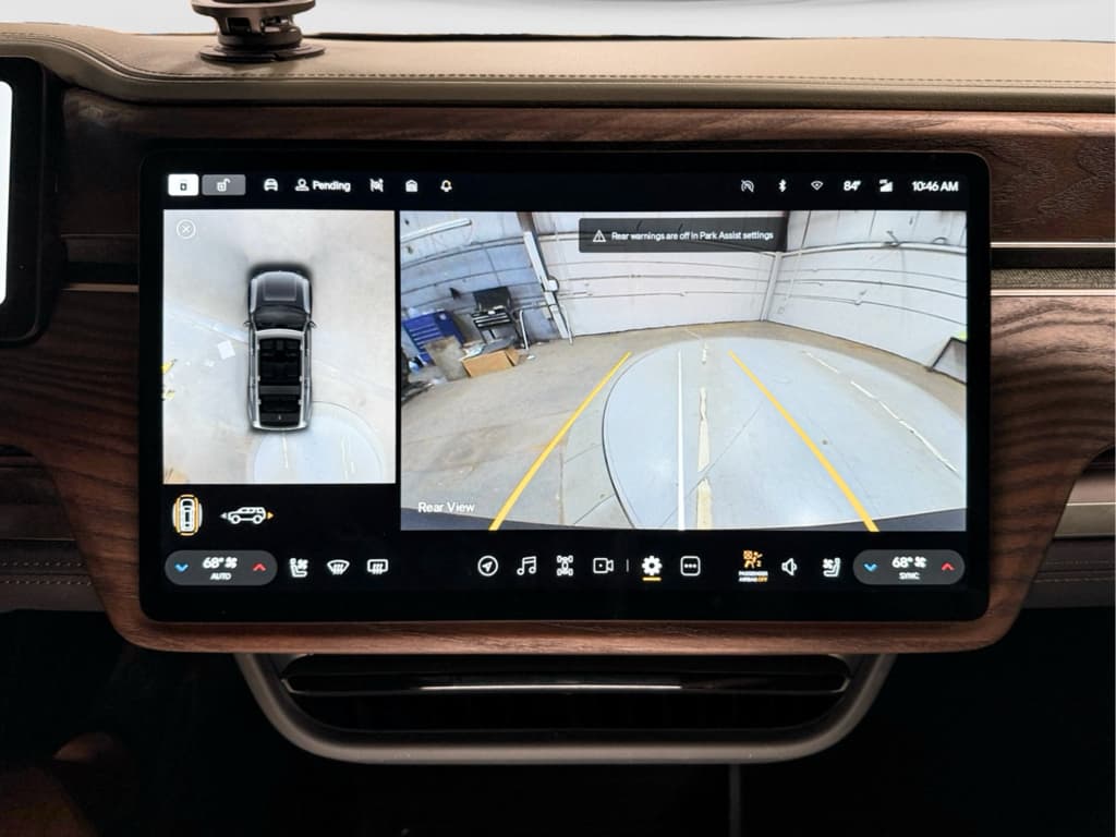 2023 Rivian R1S view 16