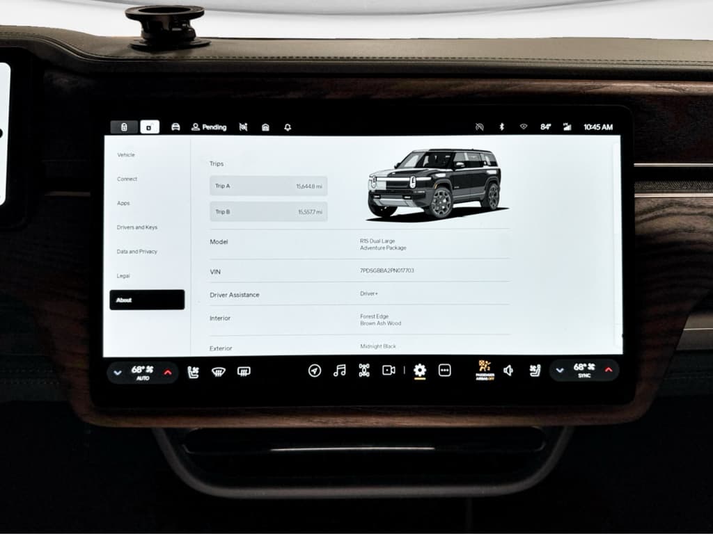 2023 Rivian R1S view 14