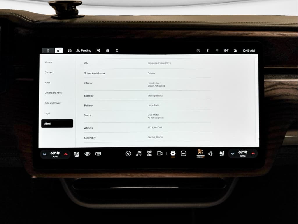 2023 Rivian R1S view 15