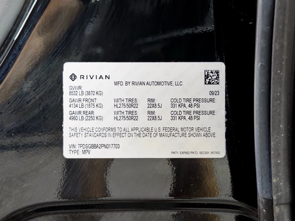 2023 Rivian R1S view 29
