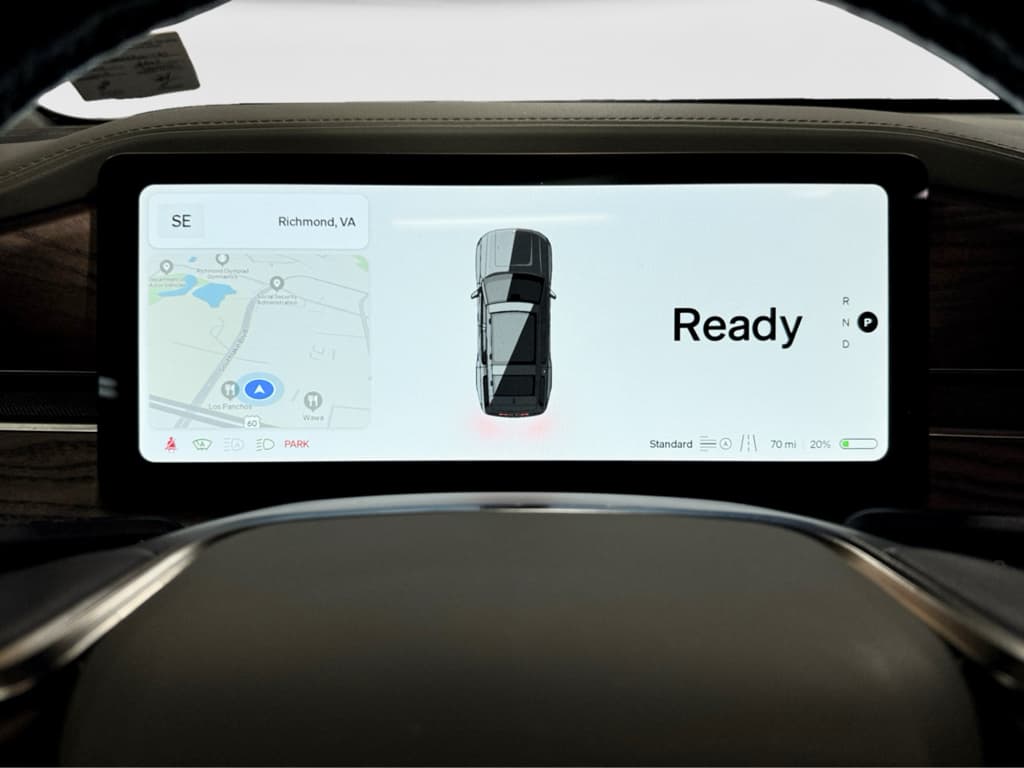 2023 Rivian R1S view 10