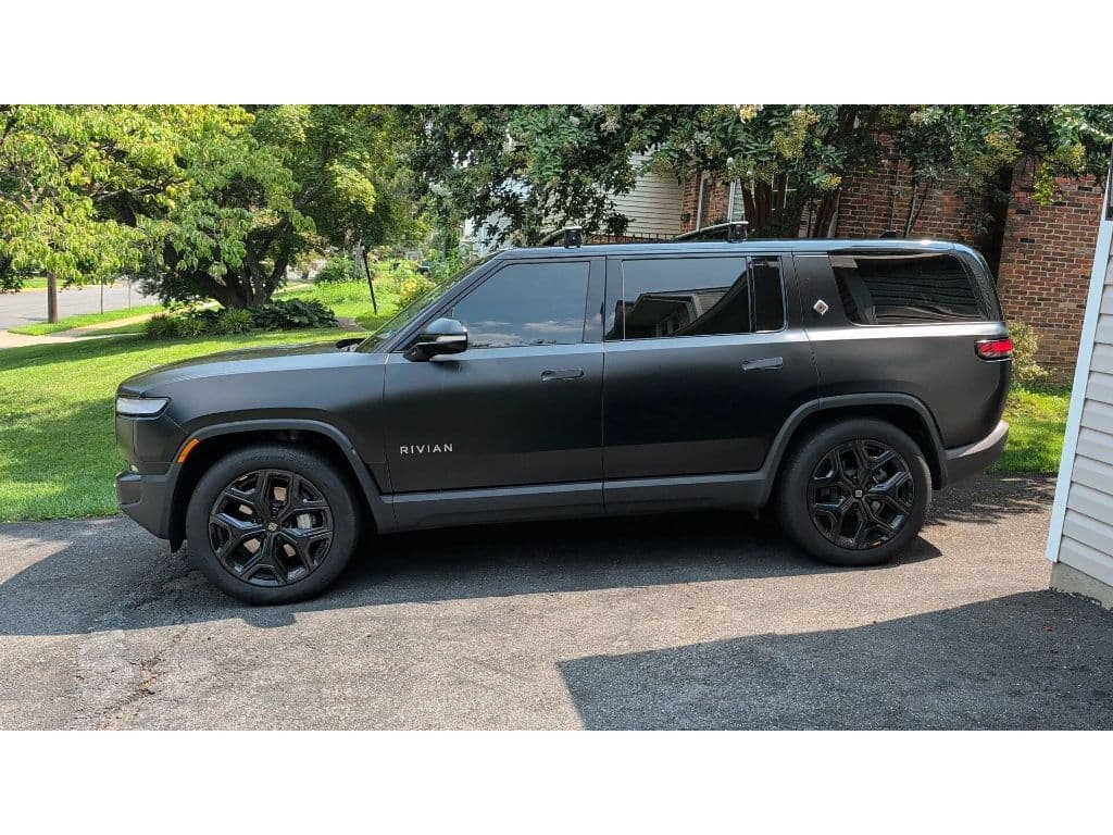 2023 Rivian R1S view 2