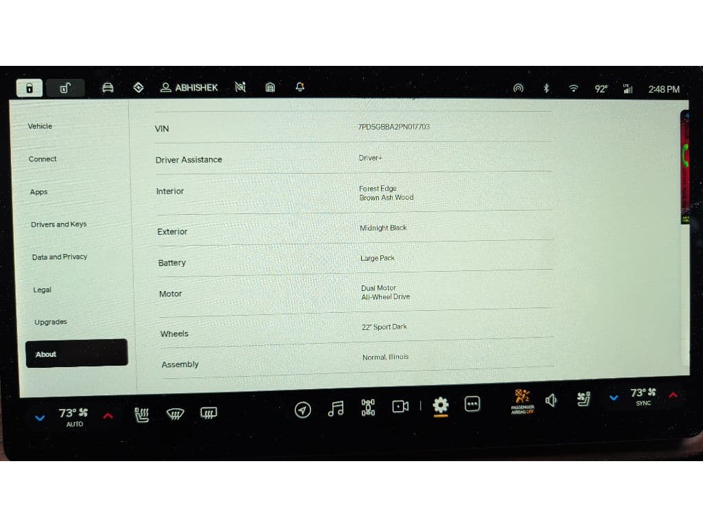 2023 Rivian R1S view 6