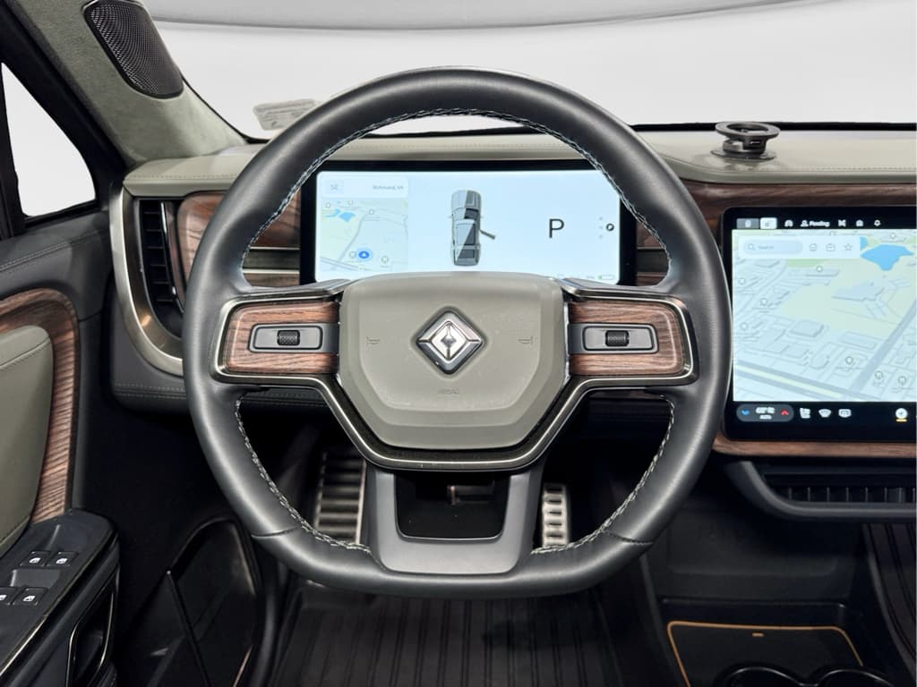 2023 Rivian R1S view 9
