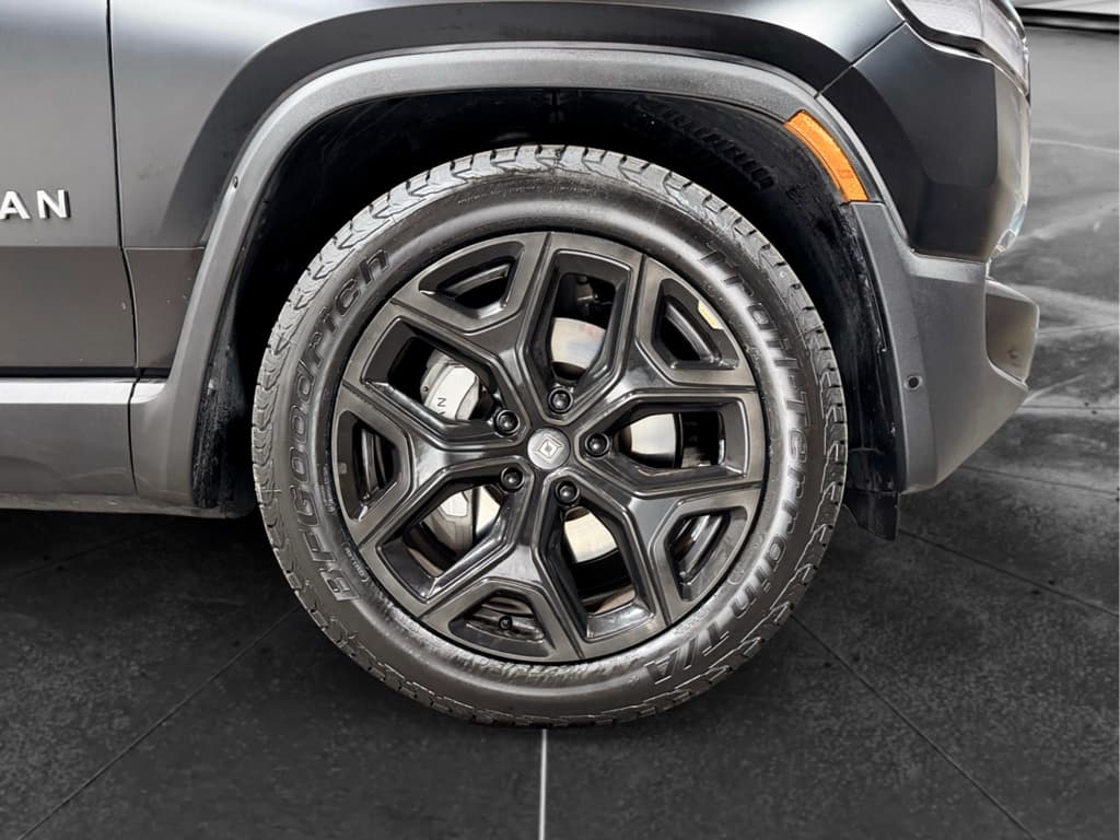 2023 Rivian R1S view 35