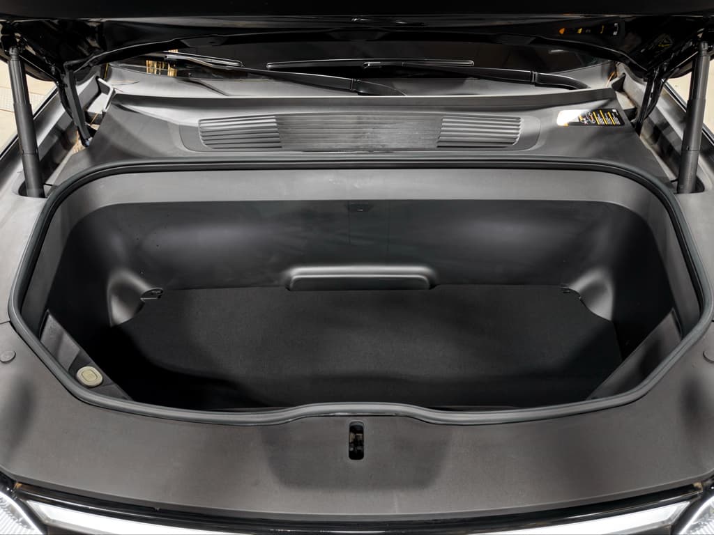 2023 Rivian R1S view 26