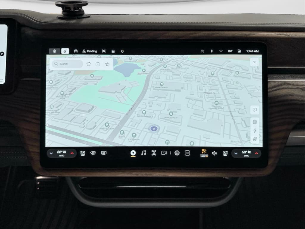 2023 Rivian R1S view 11