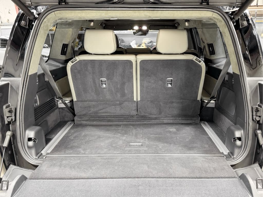 2023 Rivian R1S view 27