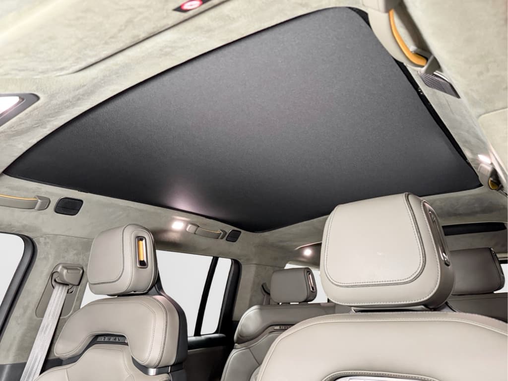 2023 Rivian R1S view 24