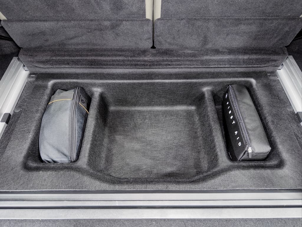 2023 Rivian R1S view 28