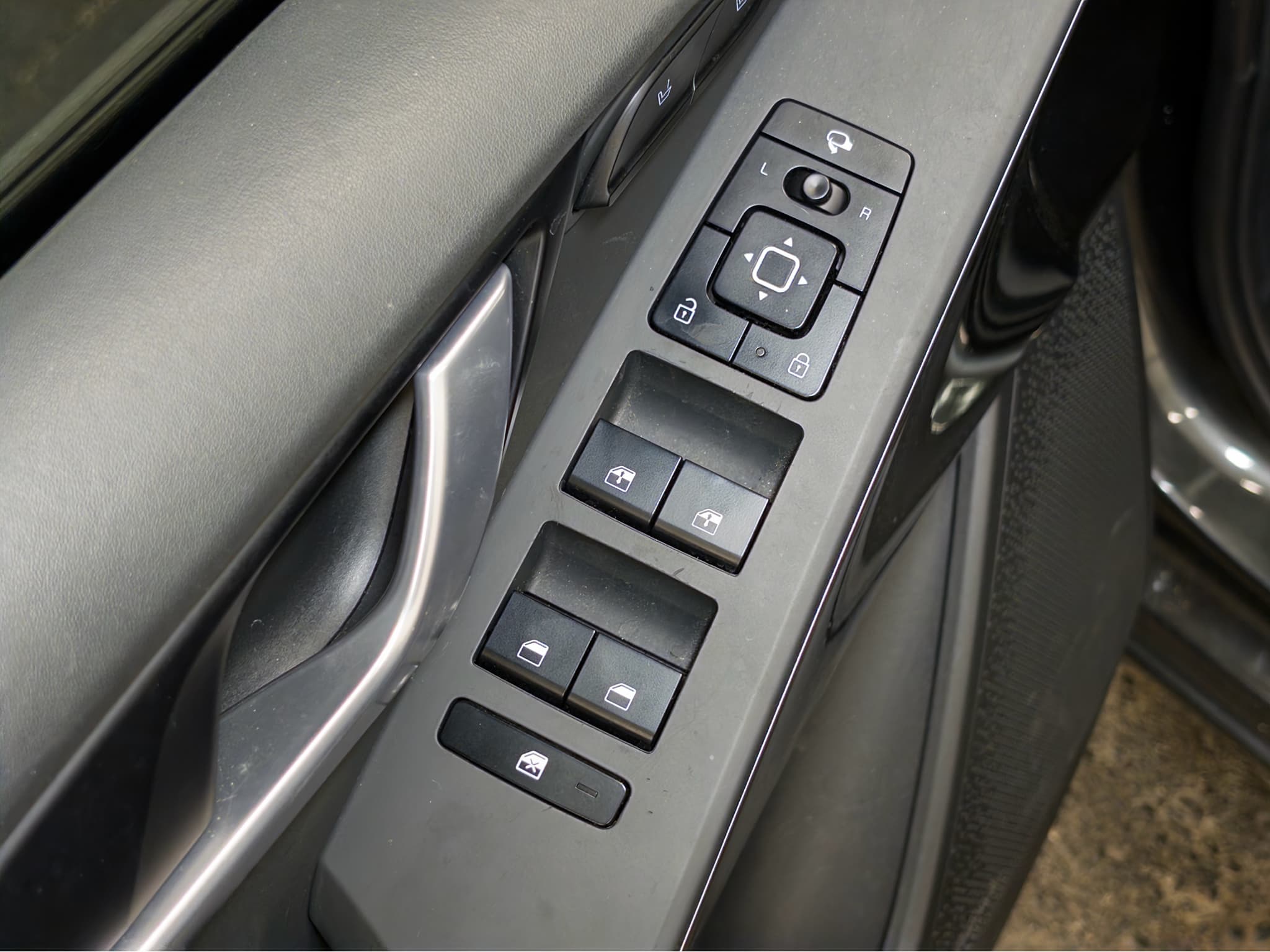 2023 Kia Niro EV view 7