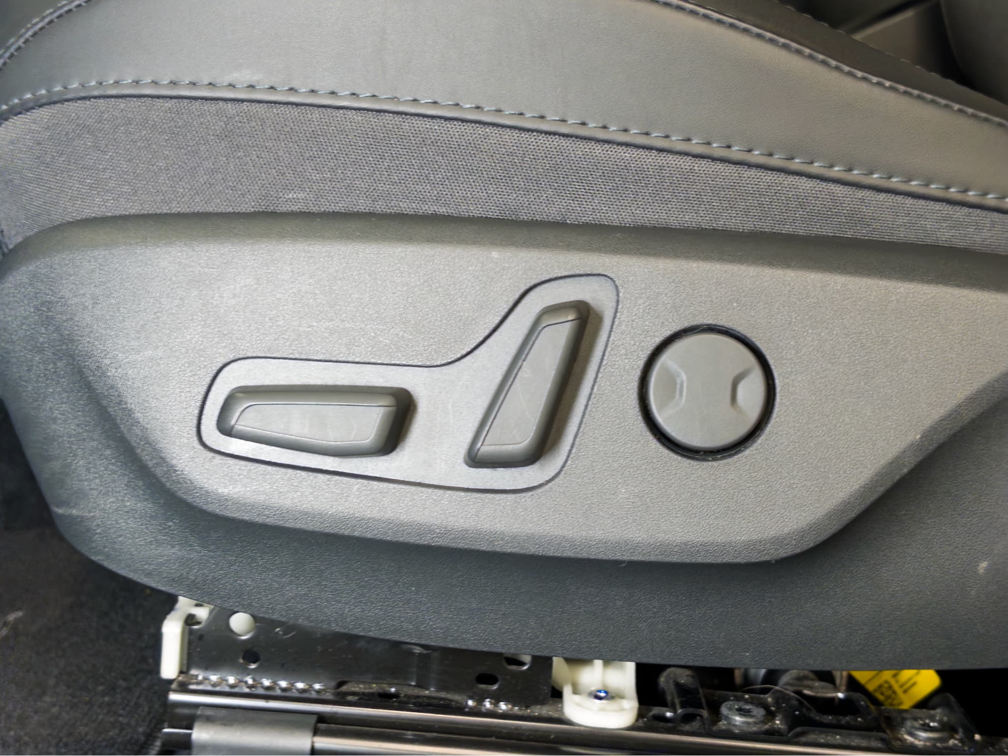 2023 Kia Niro EV view 6