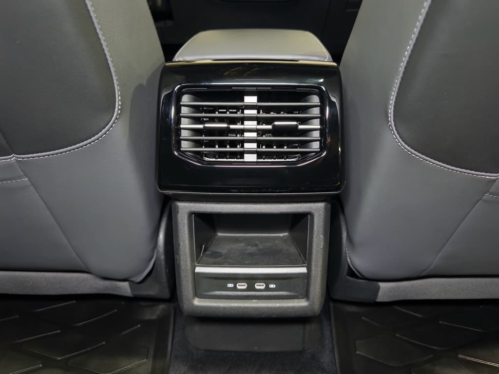 2024 Volkswagen ID.4 view 20