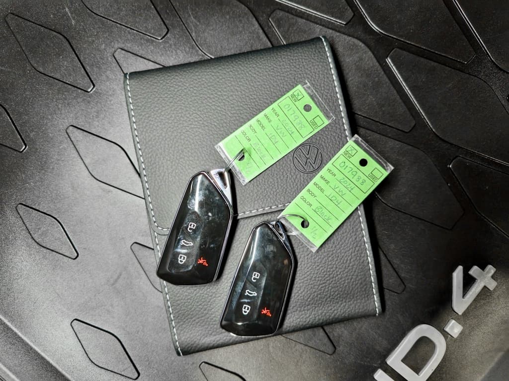 2024 Volkswagen ID.4 view 22