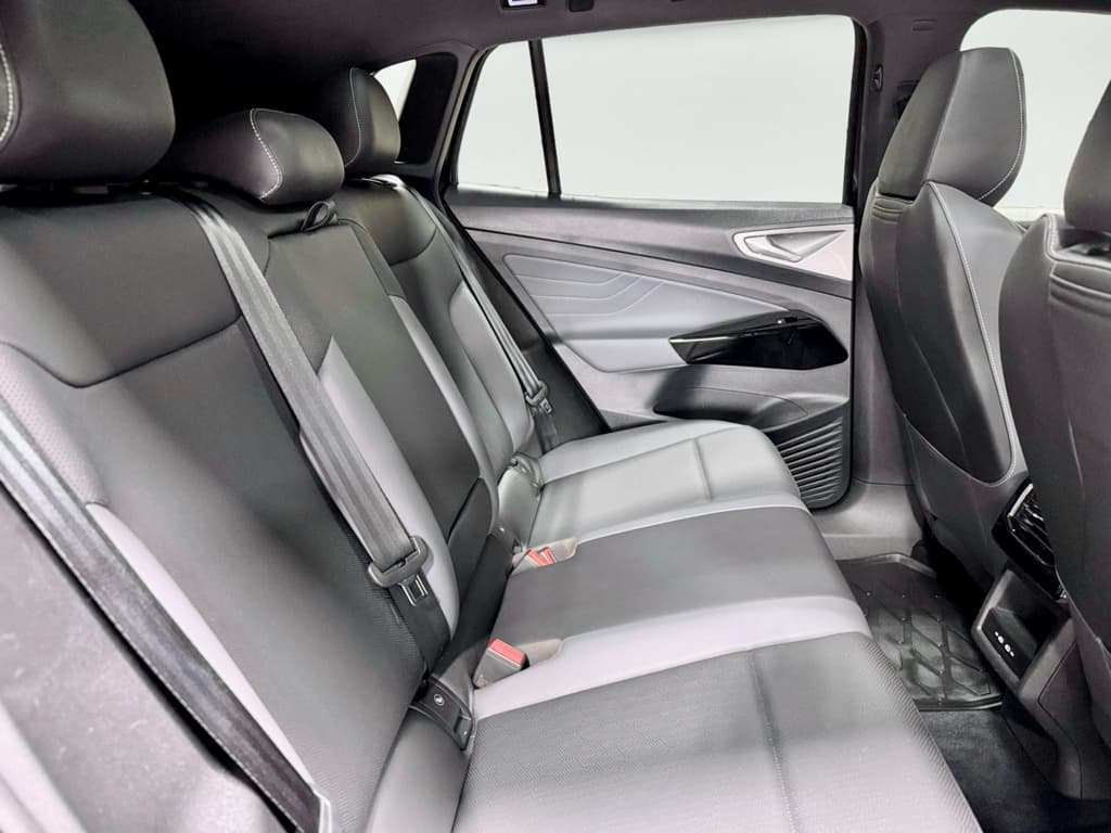 2024 Volkswagen ID.4 view 21
