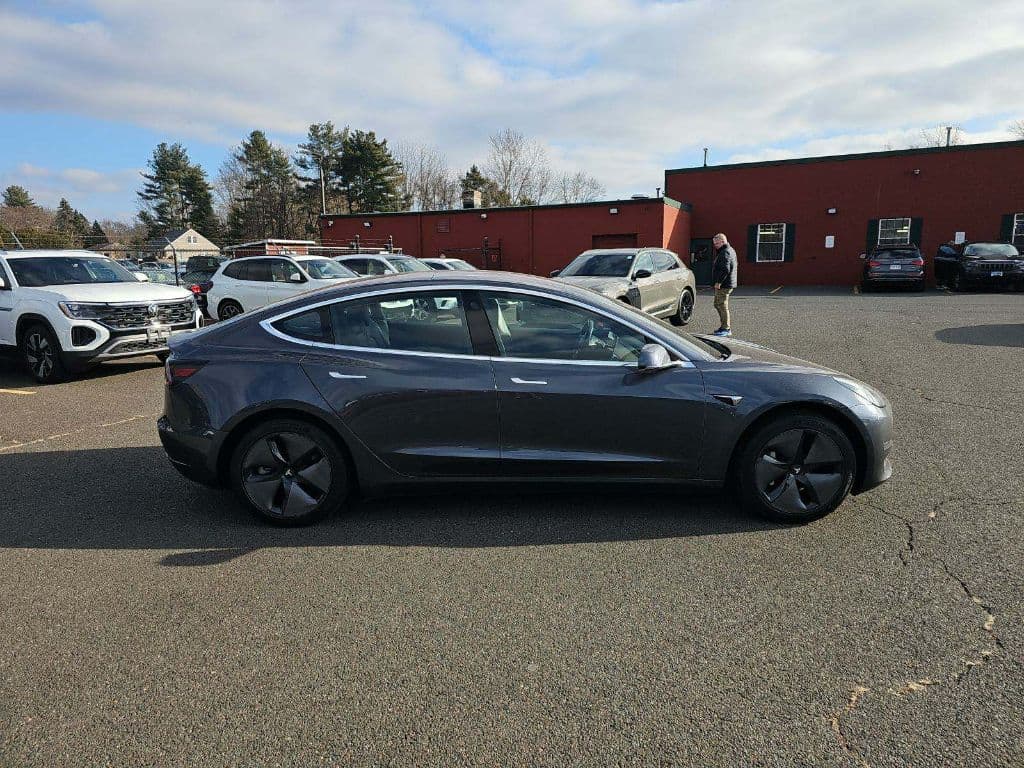 2018 Tesla Model 3 view 4