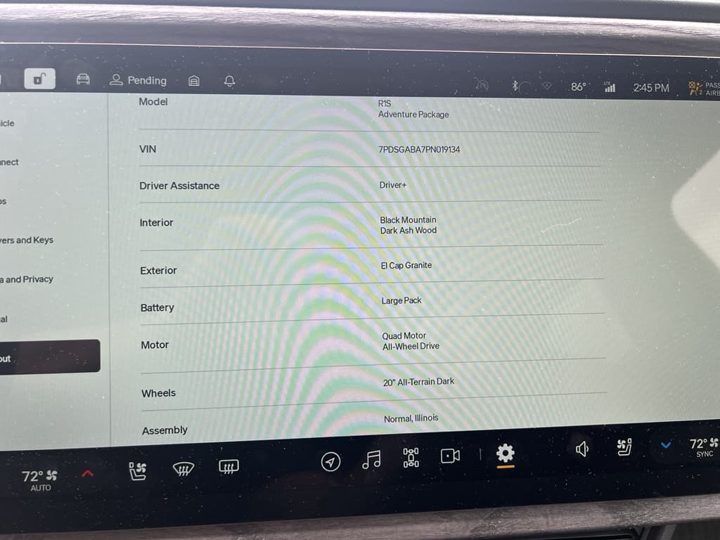 2023 Rivian R1S view 8