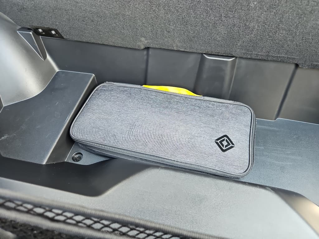 2023 Rivian R1S view 6