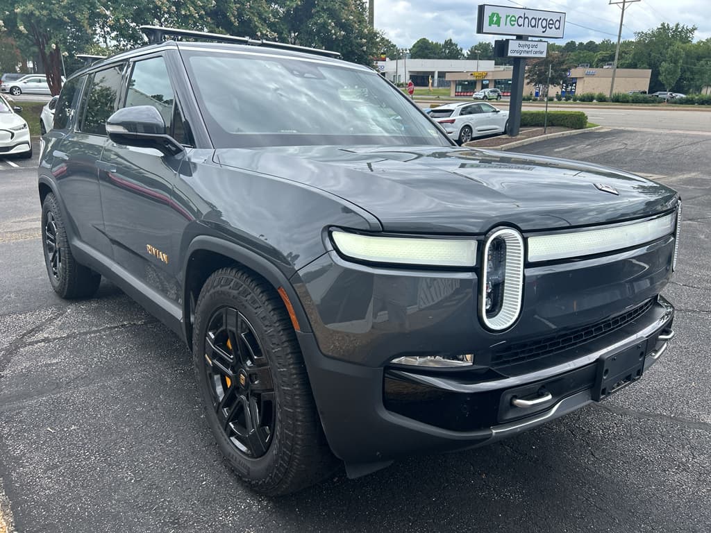 2023 Rivian R1S view 4