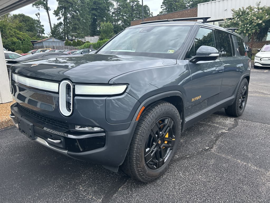 2023 Rivian R1S view 1