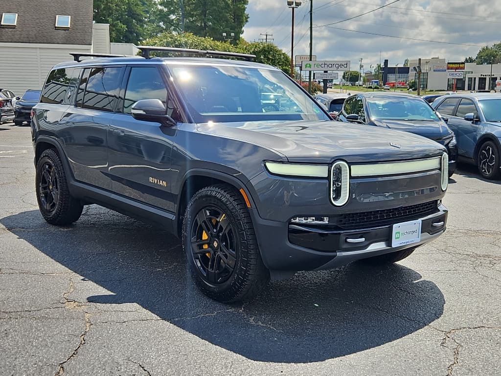 2023 Rivian R1S view 4