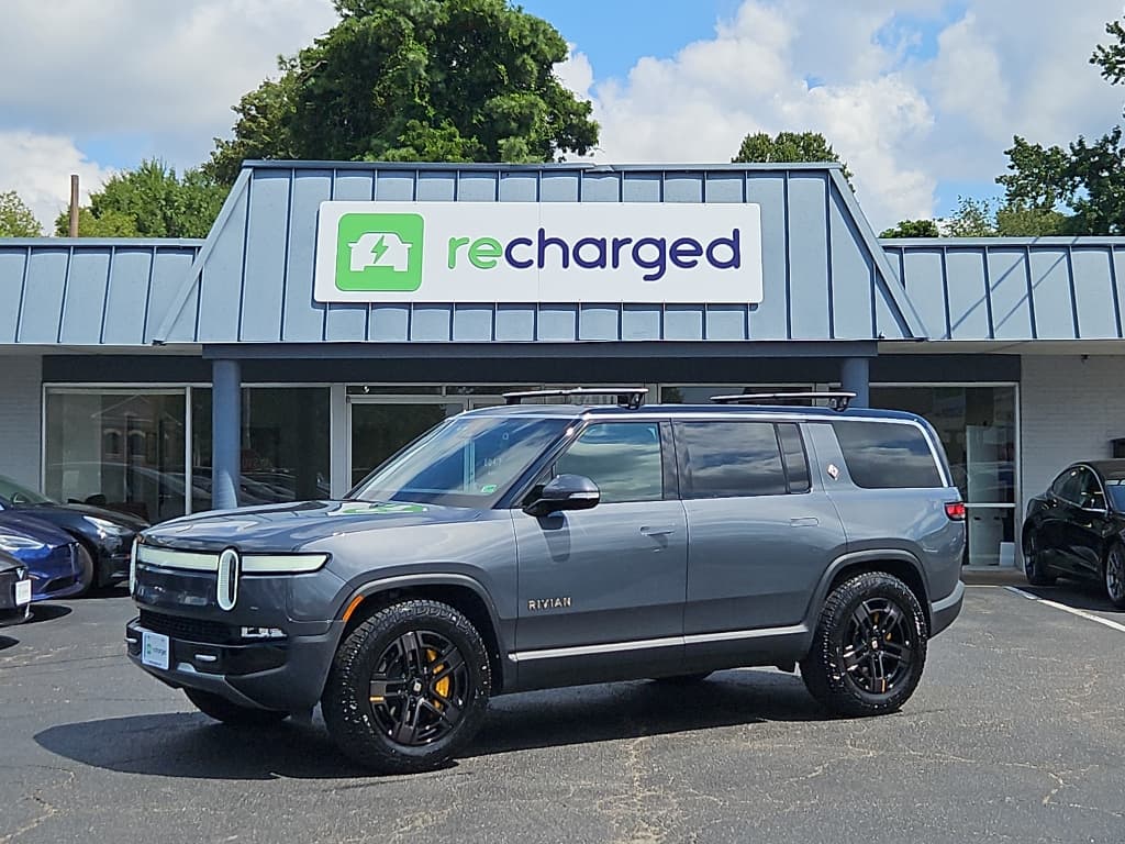 2023 Rivian R1S view 1