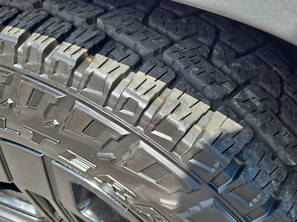 2023 Rivian R1S view 29