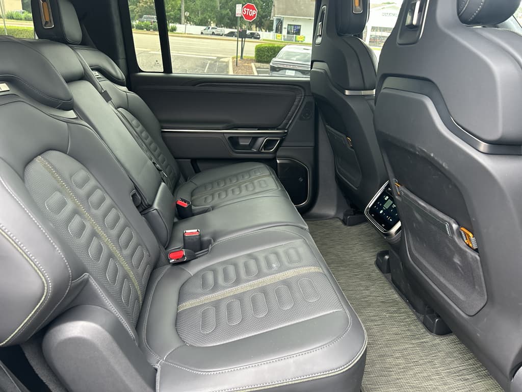 2023 Rivian R1S view 5
